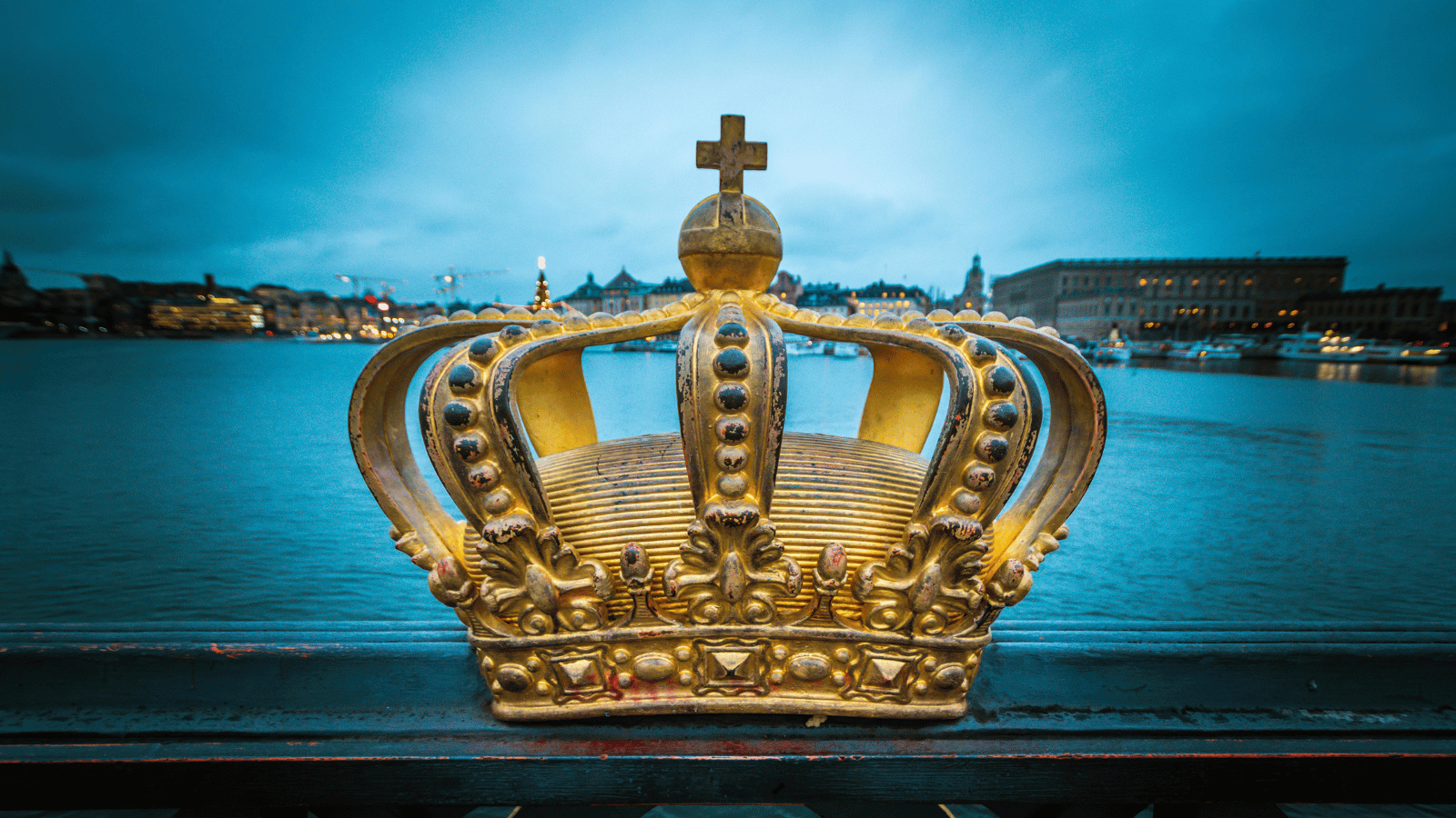 content wears the crown