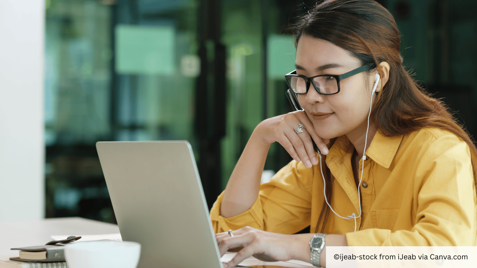 online learning at laptop